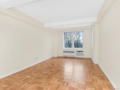 Enjoy living in the best of Central Riverdale with this - photo 4
