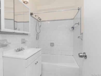 Enjoy living in the best of Central Riverdale with this - photo 6