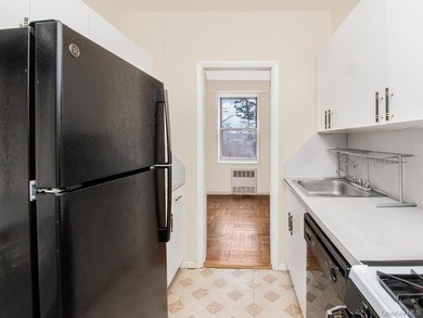 Enjoy living in the best of Central Riverdale with this - photo 8