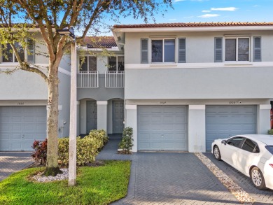 Lake Townhome/Townhouse For Sale in West Palm Beach, Florida