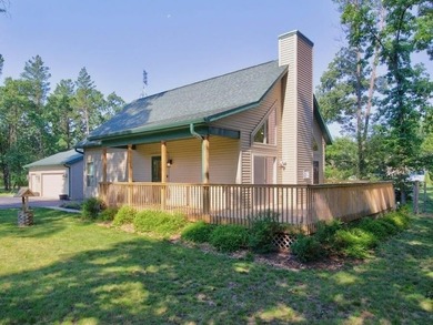 Like new Lake Arrowhead Home! This impeccable cape cod style - photo 2