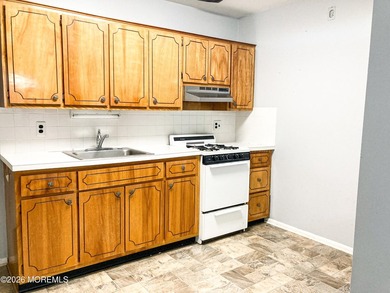 Cedar Glen West Co-Op 55+Charming 1 bed, 1 bath home in - photo 17