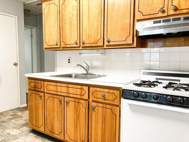 Cedar Glen West Co-Op 55+Charming 1 bed, 1 bath home in - photo 20
