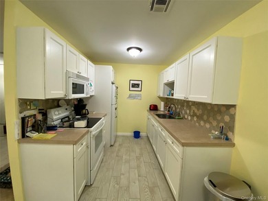 Greenbriar Model Without Garage Bright And Sunny With Enclosed - photo 4