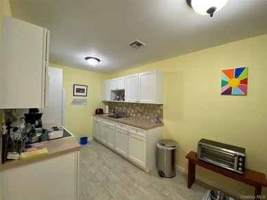 Greenbriar Model Without Garage Bright And Sunny With Enclosed - photo 6