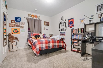 Welcome to this beautifully maintained, move-in ready - photo 12