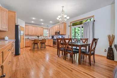 Welcome to this beautifully maintained, move-in ready - photo 17