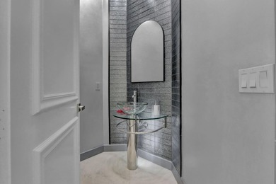 GOLF MEMBERSHIP AVAILABLE! This elegant one-story courtyard - photo 9