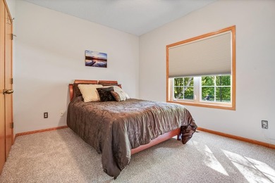 Welcome to this beautifully maintained, move-in ready - photo 19