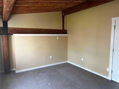 Coastal condo living at Hamilton Harbour. This spacious - photo 19