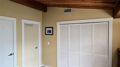 Coastal condo living at Hamilton Harbour. This spacious - photo 20