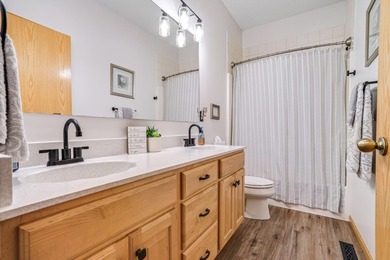 Welcome to this beautifully maintained, move-in ready - photo 22