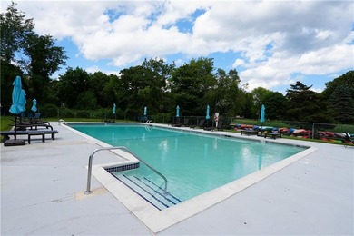 Coastal condo living at Hamilton Harbour. This spacious - photo 23