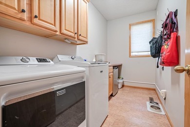 Welcome to this beautifully maintained, move-in ready - photo 25