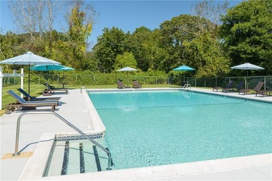 Coastal condo living at Hamilton Harbour. This spacious - photo 24