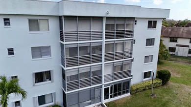 Great 1.444 sf unit on first floor 2/2 plus a bonus room that - photo 26