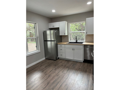 Cozy cabin newly renovated and remodeled. 2 - 2 designed with - photo 4