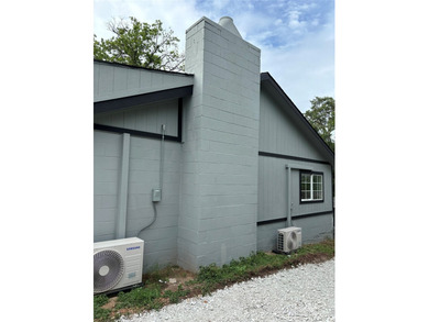 Cozy cabin newly renovated and remodeled. 2 - 2 designed with - photo 9