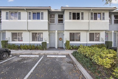 Beautiful 2-story townhome in gated community with resort style - photo 2