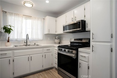 BONUS ROOM + MOVE-IN READY! Welcome to this beautifully updated - photo 4