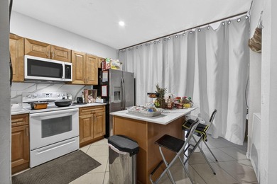 Beautiful 2-story townhome in gated community with resort style - photo 8