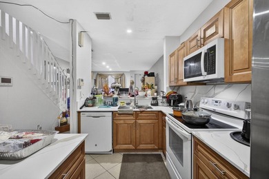 Beautiful 2-story townhome in gated community with resort style - photo 10