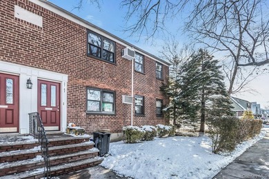 This 2 bedroom, 1 bath Co-op is centrally located near - photo 1