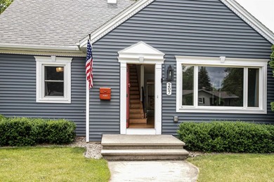 Charming Cape Cod in SE Neenah! This inviting 4-bedroom - photo 5