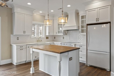 Motivated sellers welcome you to this beautiful lake view home - photo 15
