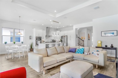 Luxurious Contemporary Home in an Exclusive Gated Community - - photo 15