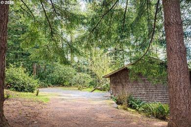 Escape to the peace and beauty of the Southern Oregon Coast with - photo 16