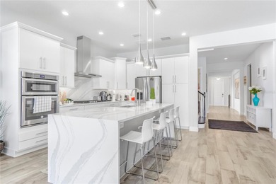 Luxurious Contemporary Home in an Exclusive Gated Community - - photo 17