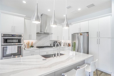 Luxurious Contemporary Home in an Exclusive Gated Community - - photo 18