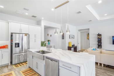 Luxurious Contemporary Home in an Exclusive Gated Community - - photo 20