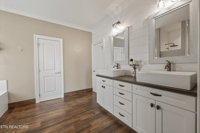 Motivated sellers welcome you to this beautiful lake view home - photo 25