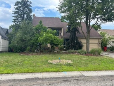 (private lake, pond, creek) Home Active Under Con in West Bloomfield Michigan
