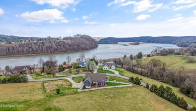 Motivated sellers welcome you to this beautiful lake view home - photo 46