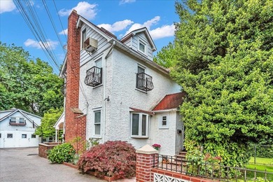 Fantastic opportunity in Great Neck! This beautifully maintained - photo 1
