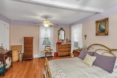 Fantastic opportunity in Great Neck! This beautifully maintained - photo 10