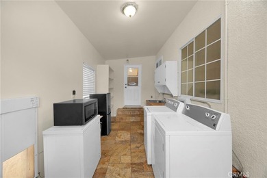 Welcome home to this charming 3-bedroom, 2-bath Artcraft Manor - photo 39
