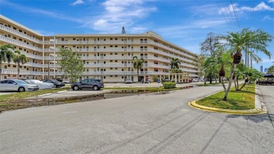 Little Maule Lake Condo For Sale in Aventura Florida