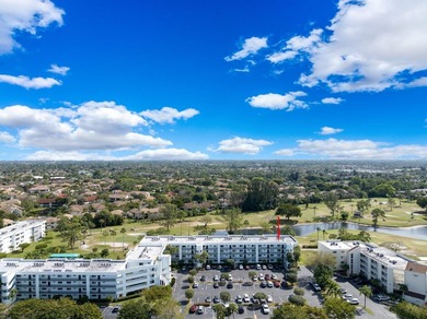 With Lake & Golf views... this corner 3 bdrm, 2 bath condo in - photo 4