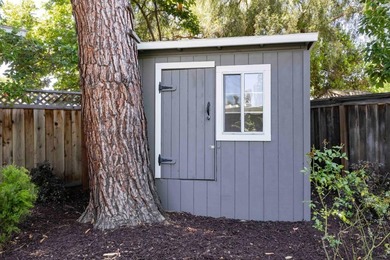 Set on a cul-de-sac in Midtown, this inviting home blends - photo 21