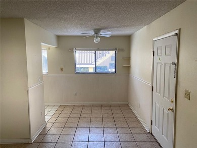 This condo is set among mature oak trees in the heart of Tampa - photo 6