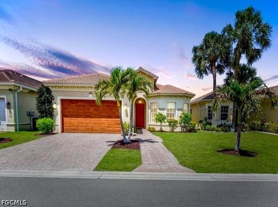 Welcome to this METICULOUSLY maintained (2007) Built over 2,100 - photo 1