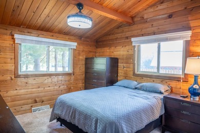 Enjoy 100 feet of owned frontage on Castle Rock Lake with this - photo 4
