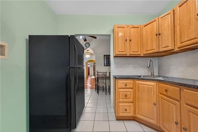 Welcome to this beautifully maintained fully detached brick - photo 14