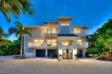 Welcome to 1048 Kings Crown Drive, a remarkable waterfront - photo 3