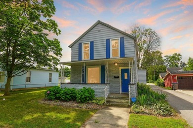 Welcome to this charming 3-bedroom, 2-bath home with a spacious - photo 1
