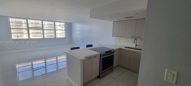 Nice renovated studio with water views, in the heart of Sunny